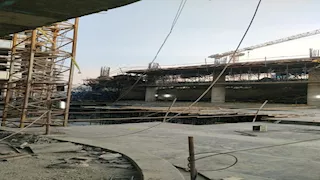 مصابان في انهيار جزئي داخل مشروع تحت الإنشاء بالتجمع الخامس