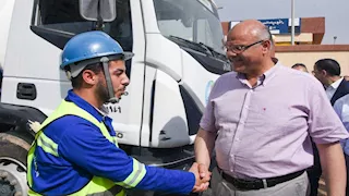 كسح الصرف مجانًا.. محافظ الإسكندرية يتفقد مشروعات حياة كريمة ببرج العرب- صور