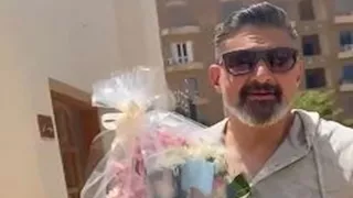 بالفيديو- ياسر جلال في زيارة لنجوم الفن داخل دار إقامة ورعاية كبار الفنانين