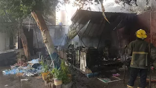 السيطرة على حريق كشك مواد غذائية أمام كلية الآداب بأسيوط