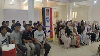 مراجعات مجانية لطلاب الثانوية العامة بقرية القصر في الوادي الجديد -صور