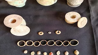بالصور.. العثور على أول أثاث جنائزي شبه متكامل داخل مقبرة بالمطرية