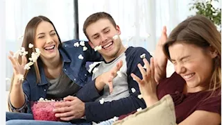 الإفتاء توضح ضوابط وشروط المرح مع الآخرين لإدخال السرور عليهم