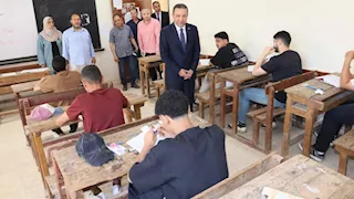 خلال تفقده لجان الامتحانات.. محافظ المنوفية يحيل مدير إدارة بركة السبع التعليمية للتحقيق 