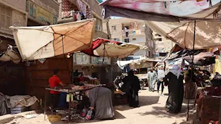 تمهيدًا للتطوير.. إزالة التعديات والعشش من سوق بهتيم بشبرا الخيمة - صور