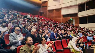 بحصور ياسر جلال.. 15 صورة من عرض مسرحية "الدحديرة" لطلاب حقوق العاصمة