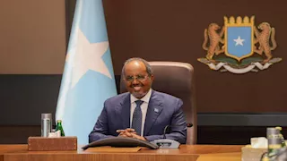 البرهان يبحث مع المبعوث الأممي جهود إحلال السلام في السودان