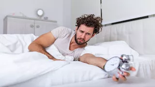 6 أطعمة ومشروبات قد تخلصك من الأرق 