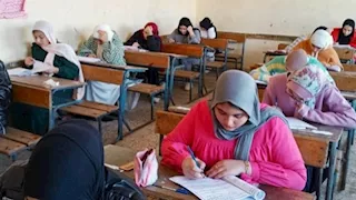 بسبب تصويرها للامتحان.. إلغاء اختبار طالبة بالإعدادية وإحالة 6 مسؤولين بالهرم للتحقيق