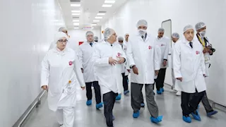 رئيس إريتريا يزور مدينة الدواء المصرية ويبحث آفاق التعاون الدوائي