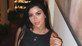 بفستان أسود.. كارولين عزمي تخطف الأنظار والجمهور:"أجمل البنات"