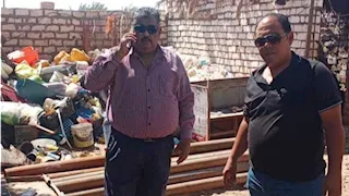 الوادي الجديد تطارد تجارة أغطية الصرف داخل مخازن الخردة