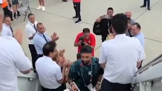 أول ظهور لمحمد صلاح خلال عودة بعثة منتخب مصر من أمريكا بعد وداع كأس العالم 2026 (فيديو)
