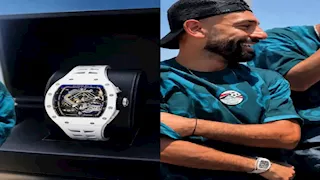 سعرها 22.3 مليون جنيه.. ساعة محمد صلاح تخطف الأنظار في العلمين