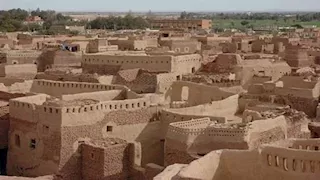 من مقابر الفراعنة إلى متاهة الطين.. رحلة داخل مدينة بلاط بالوادي الجديد (صور)