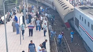 خروج عربة قطار عن القضبان.. والسكة الحديد: الإصابات خفيفة