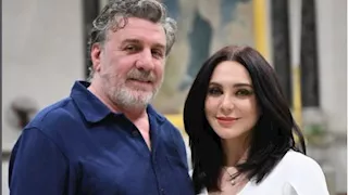 سلاف فواخرجي لزوجها وائل رمضان بعد أزمته الصحية: ضحكتك بتسوى الدنيا
