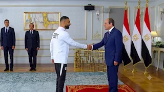 "دعمك لنا أكبر تكريم".. محمد صلاح يوجه رسالة شكر للرئيس السيسي (فيديو)