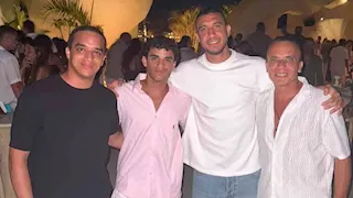 محمد الشقنقيري ينشر صورًا مع إمام عاشور وهيثم حسن في الساحل