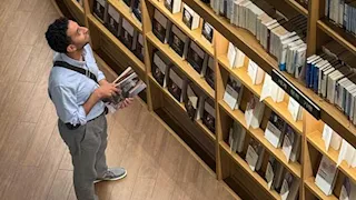 هيثم دبور يستعد لتحويل رواية كورية شهيرة لفيلم بعد الحصول على حقوقها
