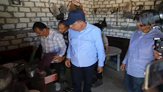 مصادرة معدات ومواد بناء.. محافظ المنيا يتصدى لتعديات الأراضي الزراعية (صور)