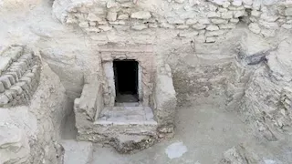 رسوم ملونة ونقوش نادرة.. تفاصيل اكتشاف مقبرة أثرية من عصر الرعامسة بالأقصر (صور)