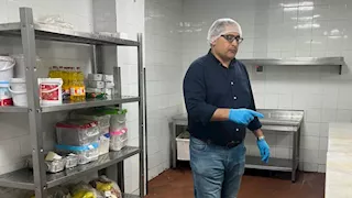 إعدام 17 طنًا من الأغذية الفاسدة وضبط مئات المخالفات في جنوب سيناء (صور)