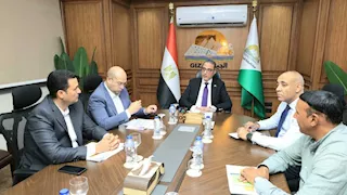 محافظ الجيزة يوجه بتسريع مشروعات البدرشين ودعم النظافة بـ95 عاملًا