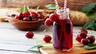  ماذا يحدث لجسمك عند شرب عصير الكرز؟