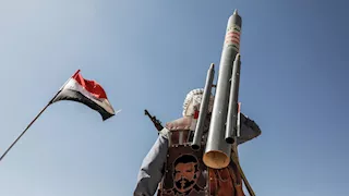 بعد استهداف مطار صنعاء.. الحوثيون يتعهدون بالرد على السعودية