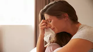 متى يكون البكاء المتكرر علامة على مشكلة صحية؟