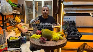 ليست ذهبًا أو مجوهرات.. فاكهة تباع بالجرام والفص في الشرقية -فيديو وصور