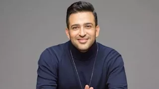 بعد تصريحات عادل حقي.. تامر حسين يوضح مصير أغانيه مع عمرو دياب
