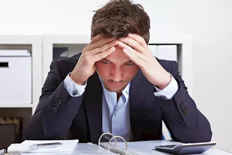 5 علامات قد تشير للإصابة بمتلازمة الاحتراق النفسي.. طبيب يحذر