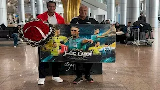 رسالة غامضة من والد أمين عمر بعد استقباله في المطار
