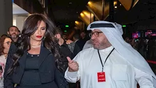 ياسمين عبدالعزيز تنشر 14 صورة من العرض الخاص لـ"خلي بالك من نفسك" بالكويت 