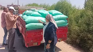 قبل بيعها في السوق السوداء.. ضبط 2.5 طن دقيق مدعم بالقناطر الخيرية (صور)