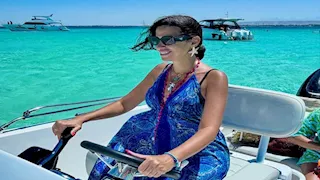 سارة سلامة وآيتن عامر.. نجمات الفن بإطلالات صيفية أمام البحر وعلى متن اليخوت