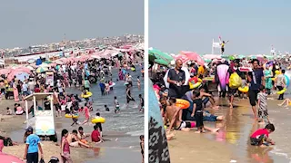 زحام على شواطئ جمصة هربًا من حرارة الجو -صور