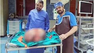 بعد استئصال ورم ضخم يزن 24 كيلو.. تكريم فريق طبي بجامعة المنيا