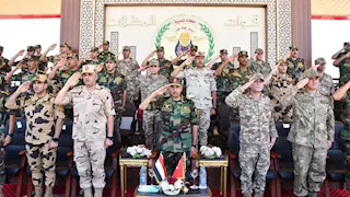 اقتحام وتحرير رهائن.. اختتام التدريب المصري التركي "العقاب الذهبي" - صور