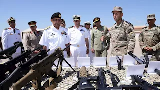 صور.. قائد القوات البحرية يلتقي رئيس هيئة الأركان البحرية الباكستانية