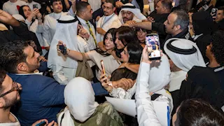 فتاة تطارد العوضي وبكاء معجبة ياسمين عبدالعزيز.. ماذا حدث بعروض الأفلام؟