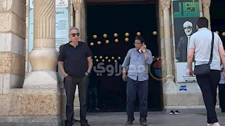  رغم تأجيل موعدها.. المخرج أحمد صقر أول الحضور في جنازة أحمد جلال عبدالقوي
