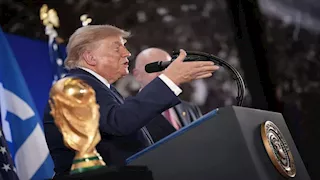 ماذا يحدث عندما يحضر ترامب الأحداث الرياضية الكبرى؟ ولماذا يفعل ذلك؟