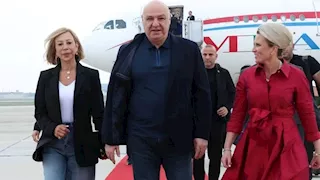 بدعوة من ترامب.. وصول الرئيس اللبناني وزوجته إلى أمريكا