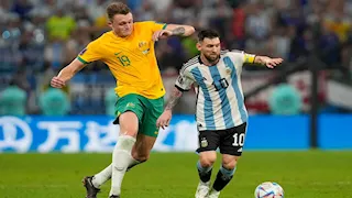 مأساة غيرت حياته ووشم وشقيق يلعب لمنتخب آخر.. قصة مدافع أستراليا العملاق