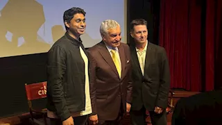 صور.. زاهي حواس يحتفل بالعرض الخاص لفيلم "الرجل ذو القبعة" في نيويورك
