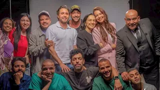 هشام ماجد ينشر صورا من كواليس مسرحية "خيال مريض" 