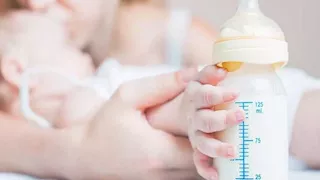 الحكومة تحسم الجدل بشأن صرف ألبان الأطفال المدعمة